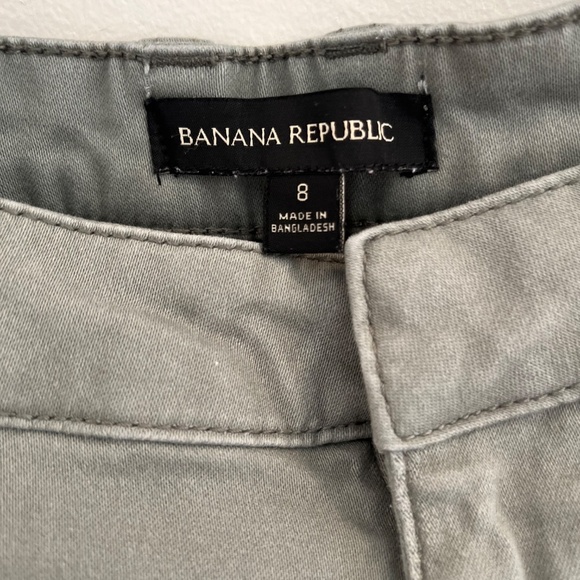 BANANA REPUBLIC- army green chino shorts - Picture 3 of 3